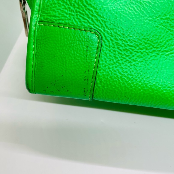 Loewe Green Limited Edition leather bag with handles - Picture 7 of 17